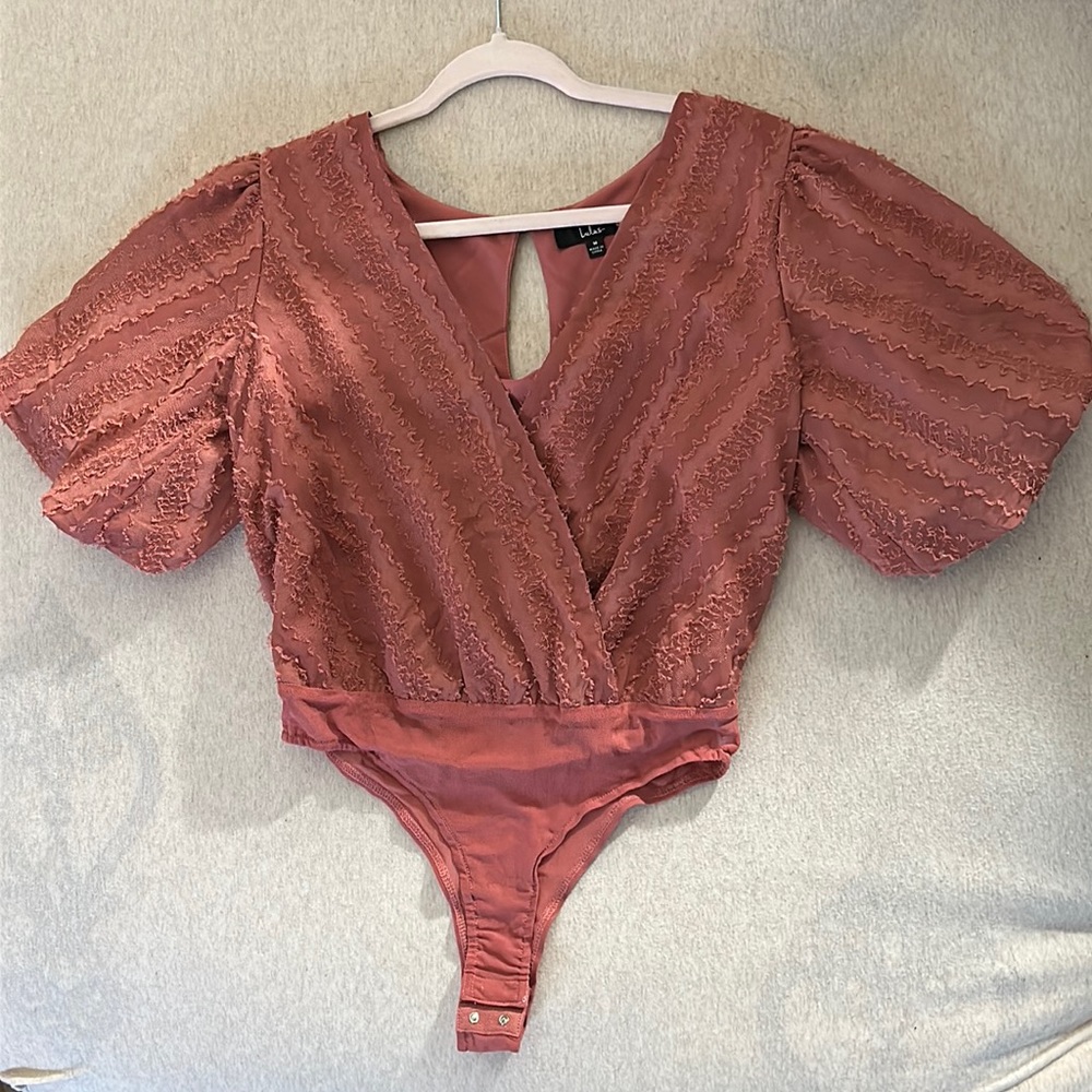 Lulu’s Puffy Short Sleeve Bodysuit in Pink Size Medium